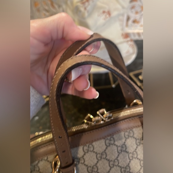 Luxury GUCCI BIEGE LEATHER TRIM WITH GG CANVAS THROUGHOUT IN EXCELLENT CONDITION - Picture 3 of 13